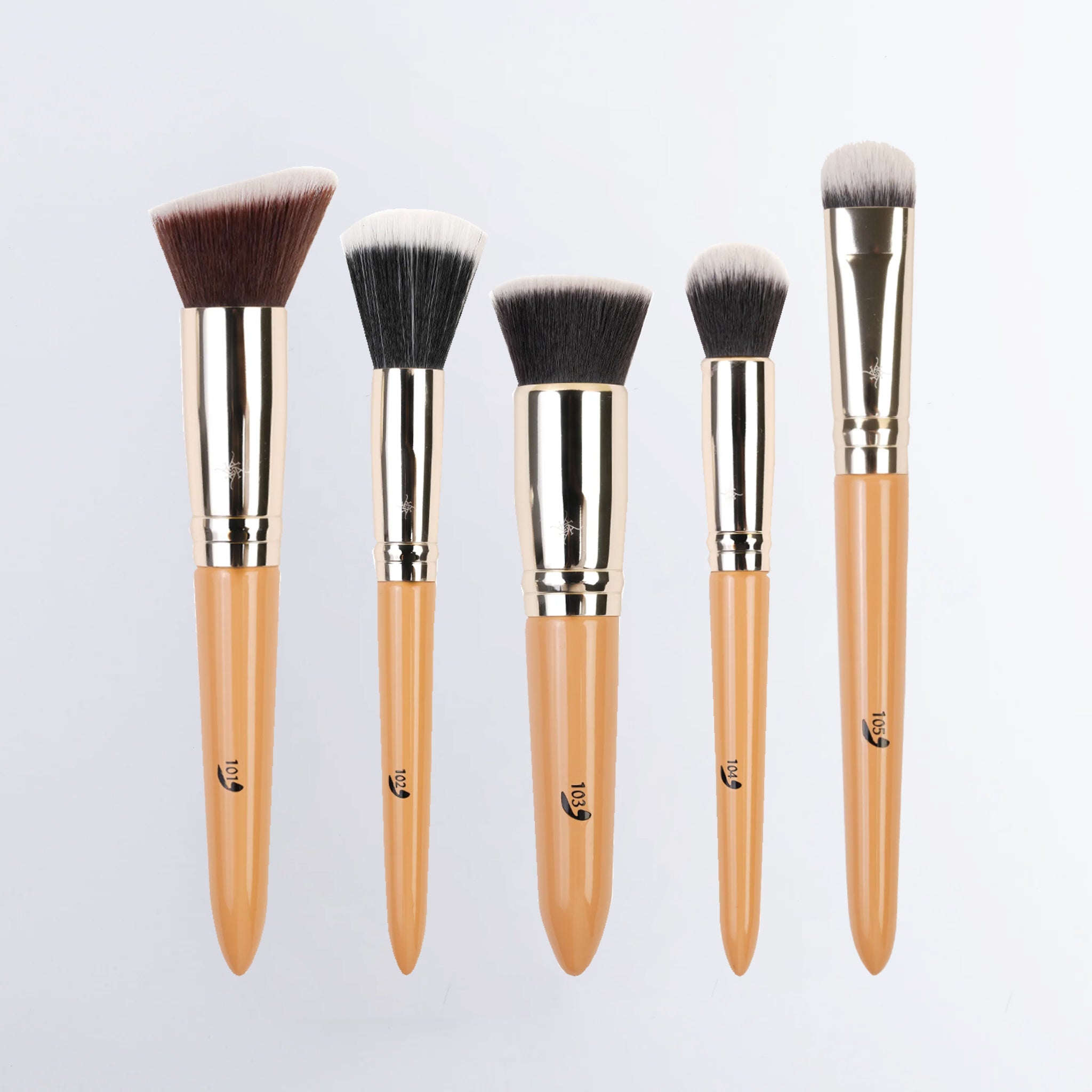 Addoony Beauty individual coverage face brush with soft bristles for smooth, even makeup application.