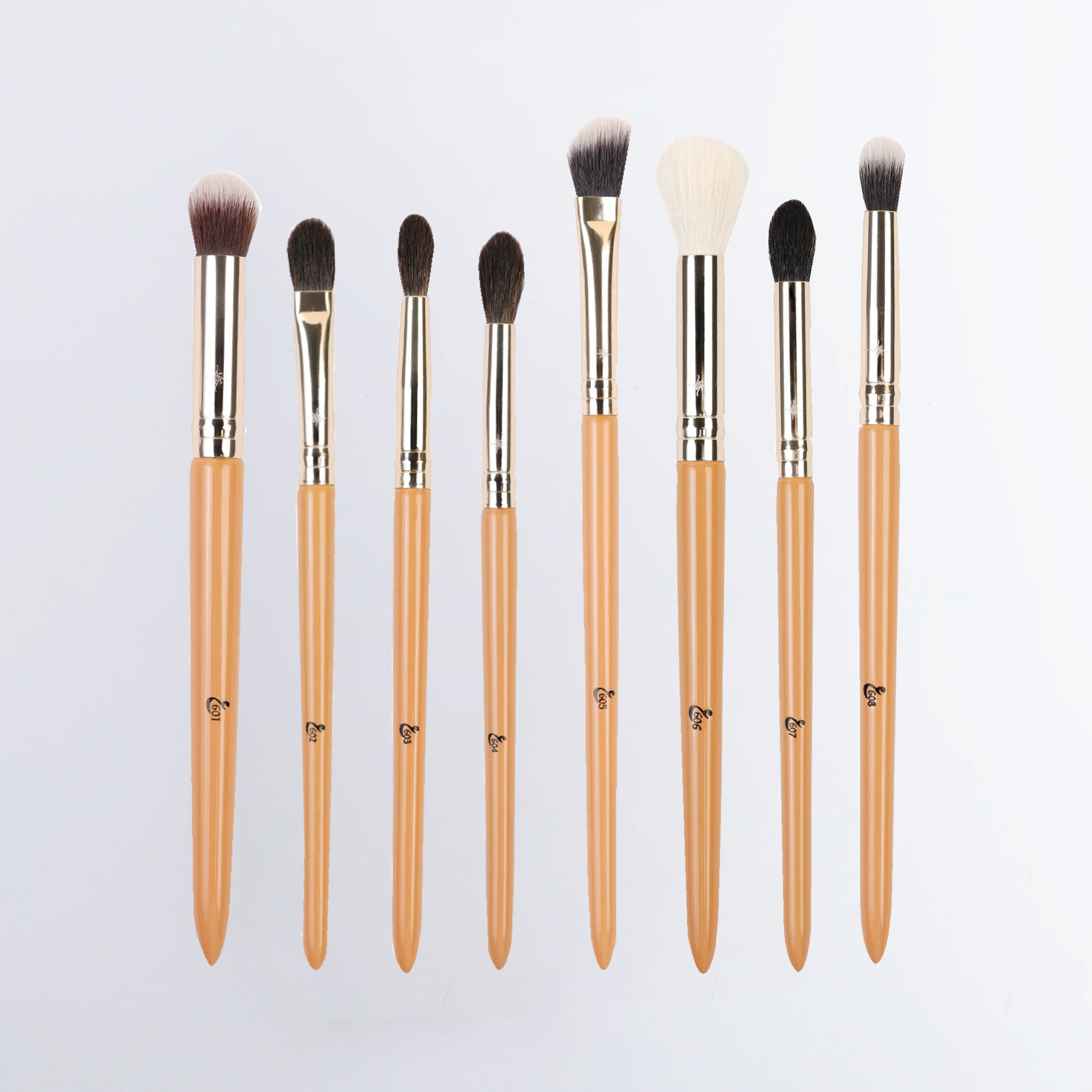Addoony Beauty individual blending eye brush with soft bristles, designed for precise eyeshadow blending.