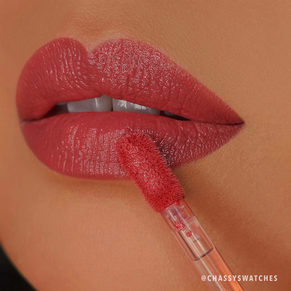 Moira Lip Plush Cream - (Aura) مويرا - أحمر شفاه كريمي مخملي - أورا