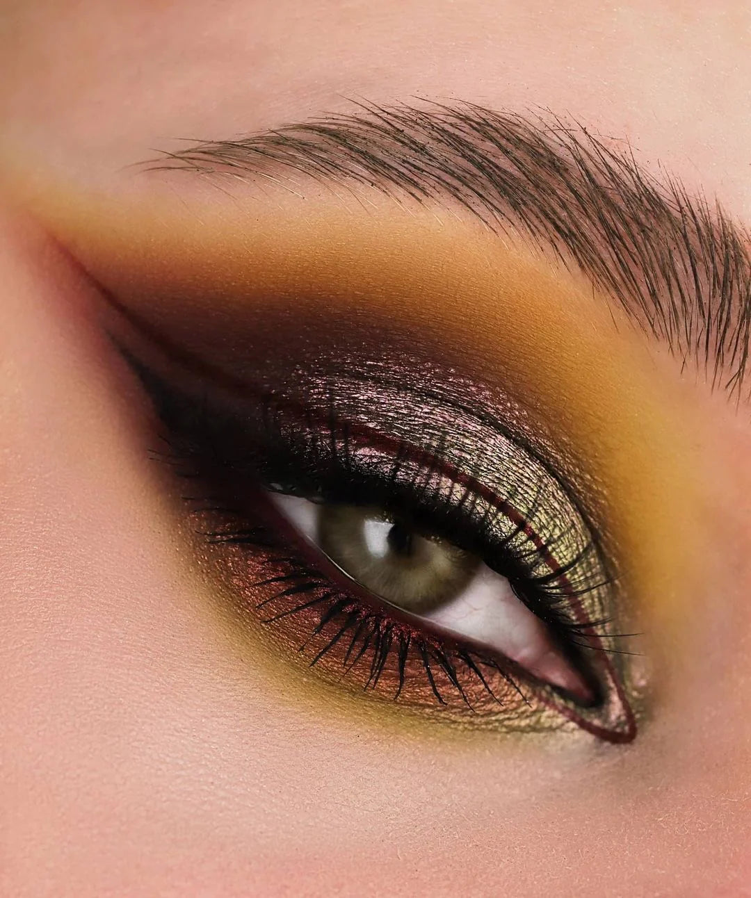 Karla Cosmetics Opal Multichrome Loose Eyeshadow (Bed Bug) ظلال عيون كارلا كوزمتكس أوبال متعدد الألوان (بد بج)