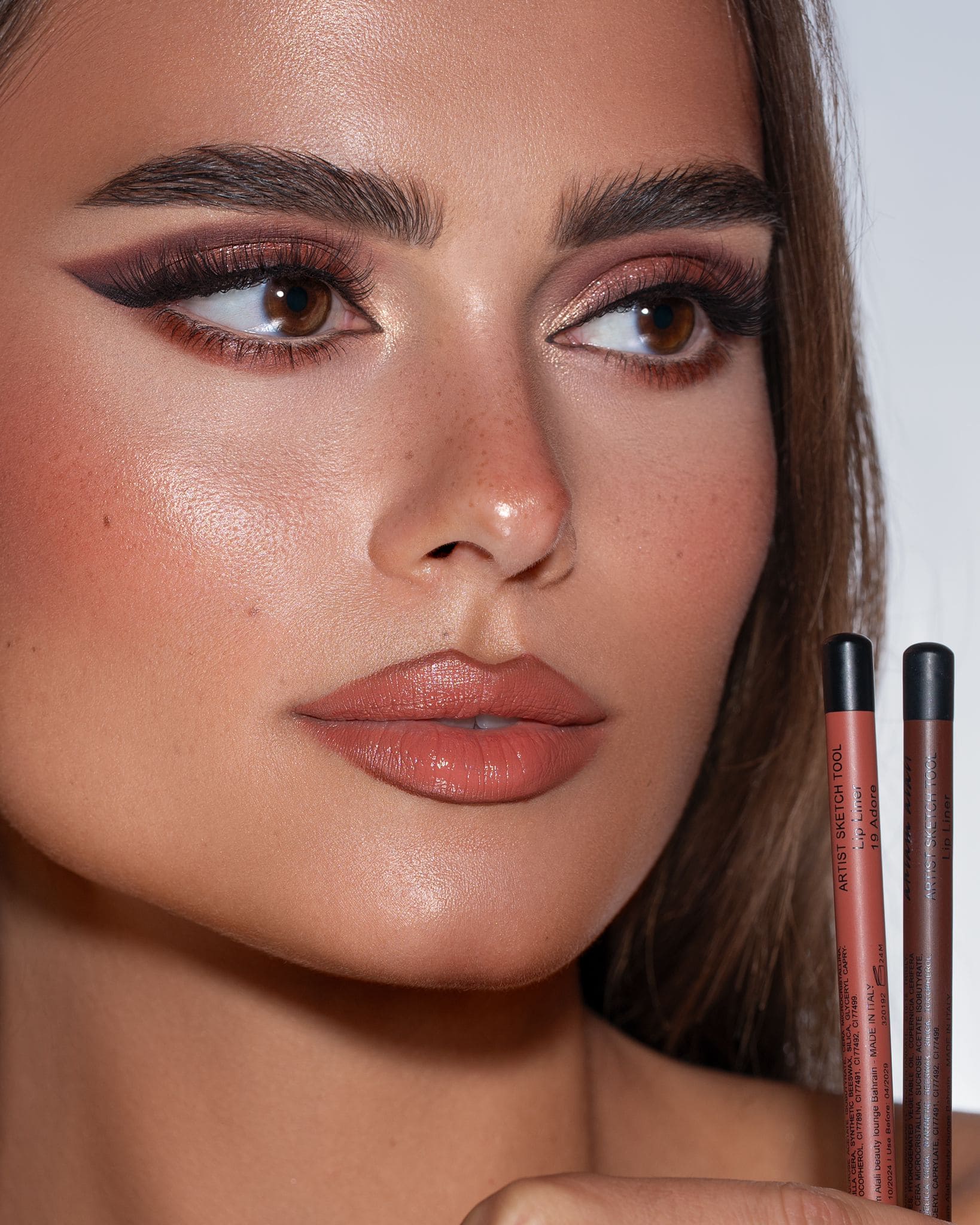 Ahlam Alali Artist Sketch Tool Lip Liner (Adore) أحلام العلي - قلم تحديد ادور