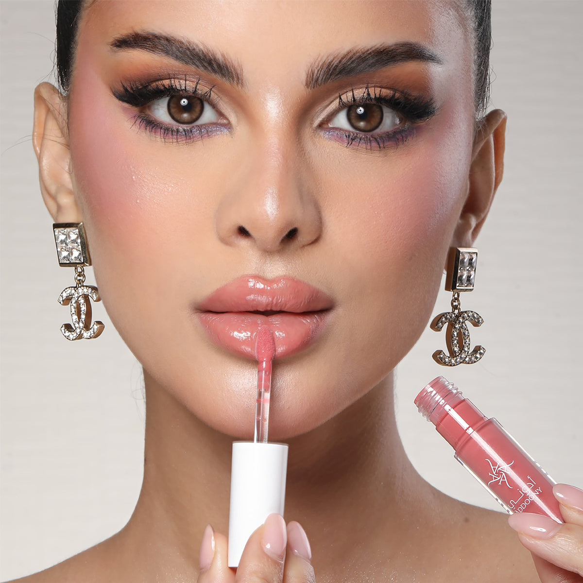 أدوني أفضل معًا - أحمر الخدود أباوت ذات بلاشنج (مرجاني) + زيت الشفاه أباوت ذات ليب أويل (مرجاني)