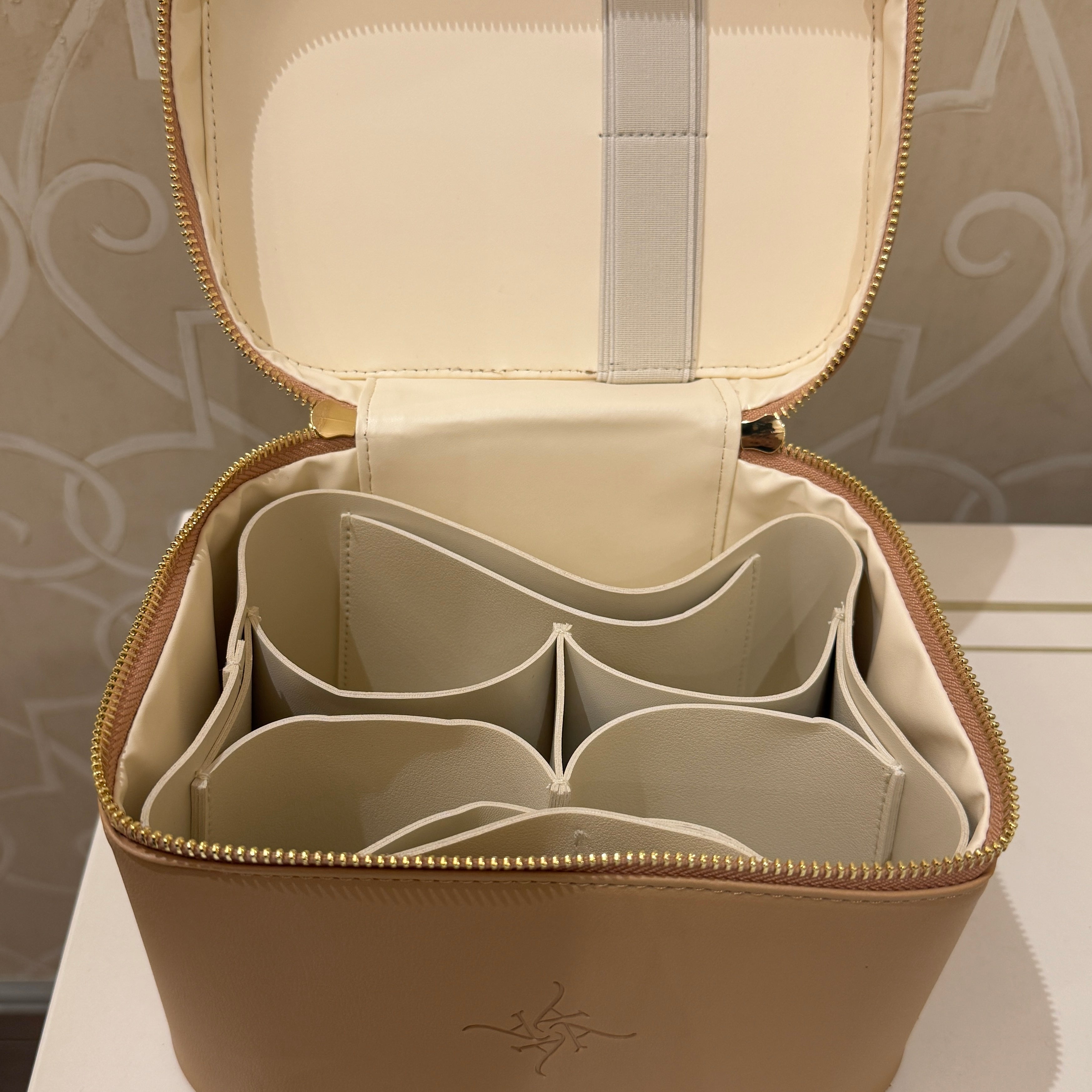 Addoony Beauty Luxury Vault (Beige) أدوني: خزنة الجمال الفاخرة - بيج