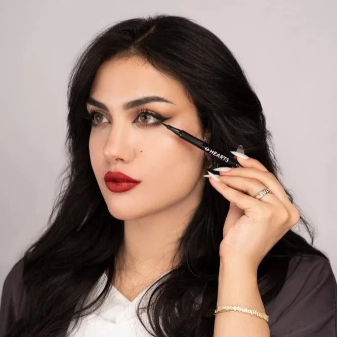 Hearts Liquid Eyeliner (waterproof-black)