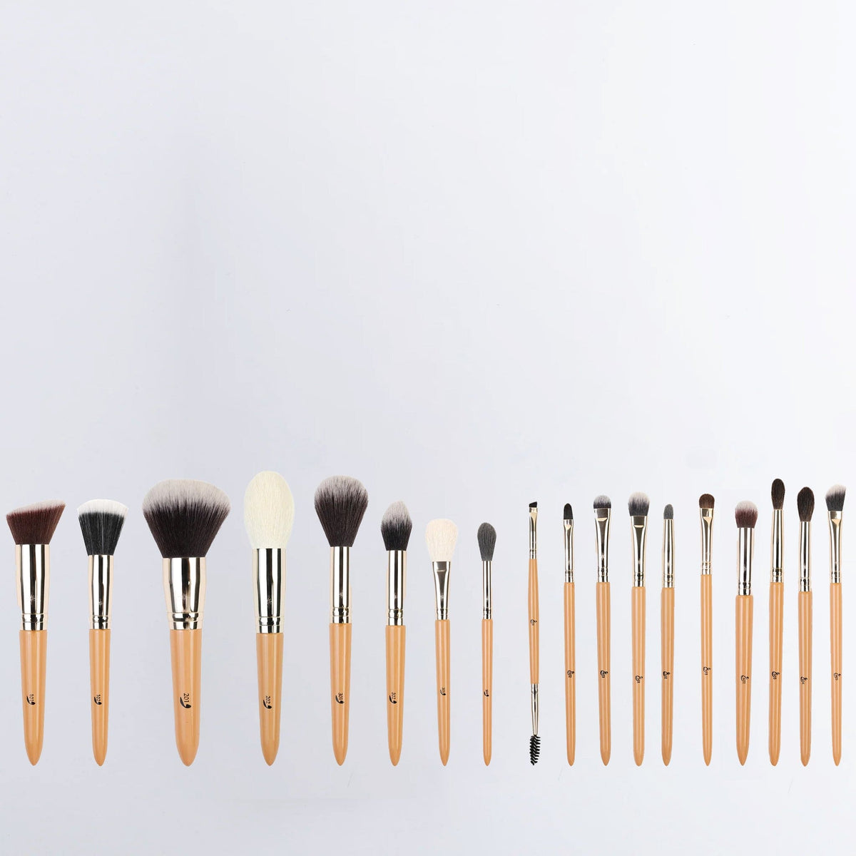 Addoony Face & Eye Brush Set - 18 Brushes أدوني: طقم الفرش الكامل - ١٨ فرشاة للوجه والعين