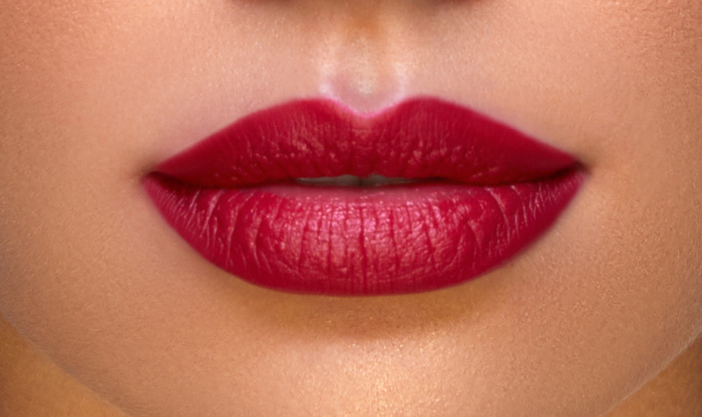 Addoony Beauty Tea Rose lipstick, a medium shade of pink lipstick with a sleek tube, suitable for elegant daytime looks.