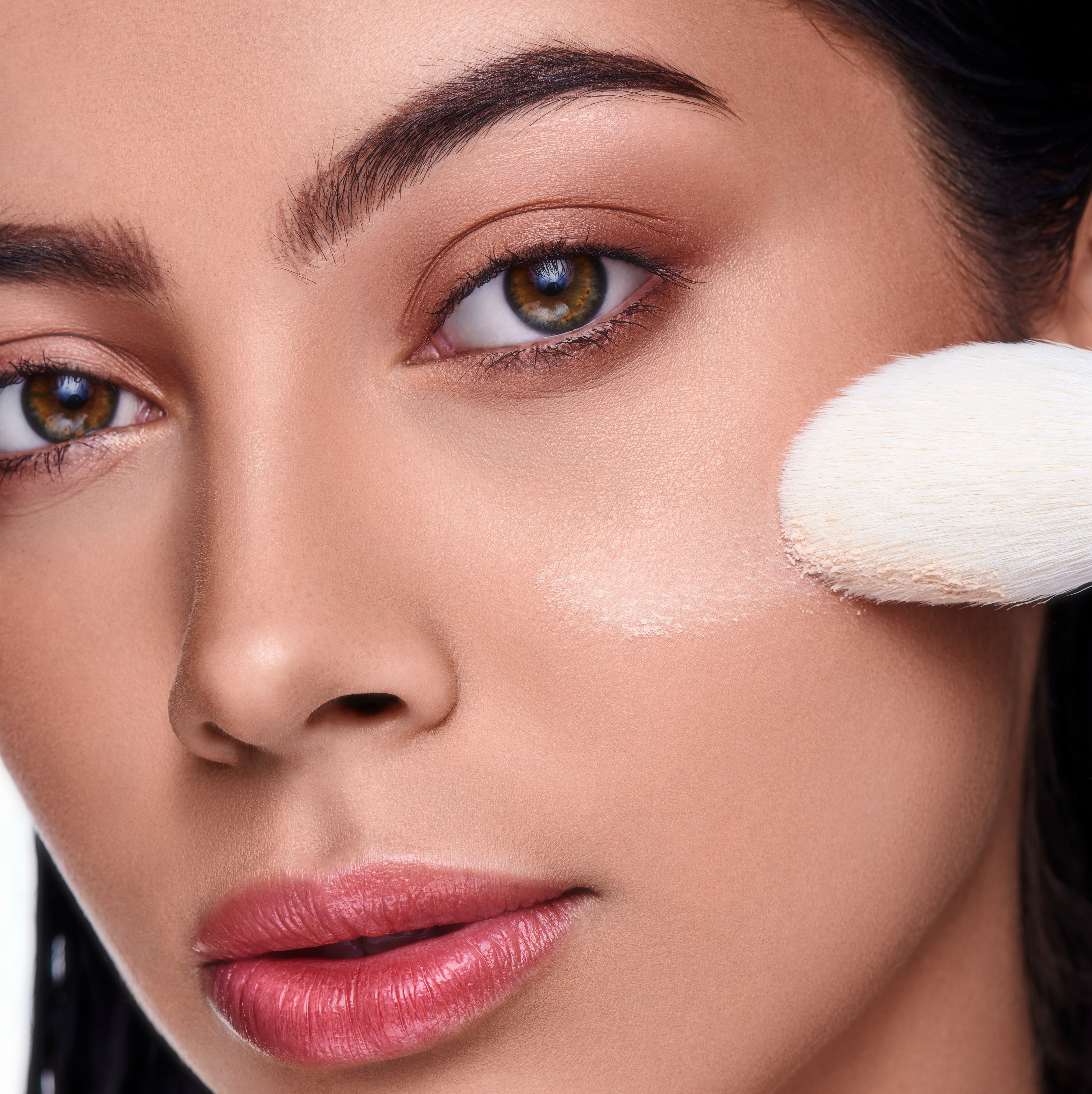 Addoony Beauty Ever After Powder mineral veil, loose translucent powder in a jar, ideal for setting makeup and reducing shine.