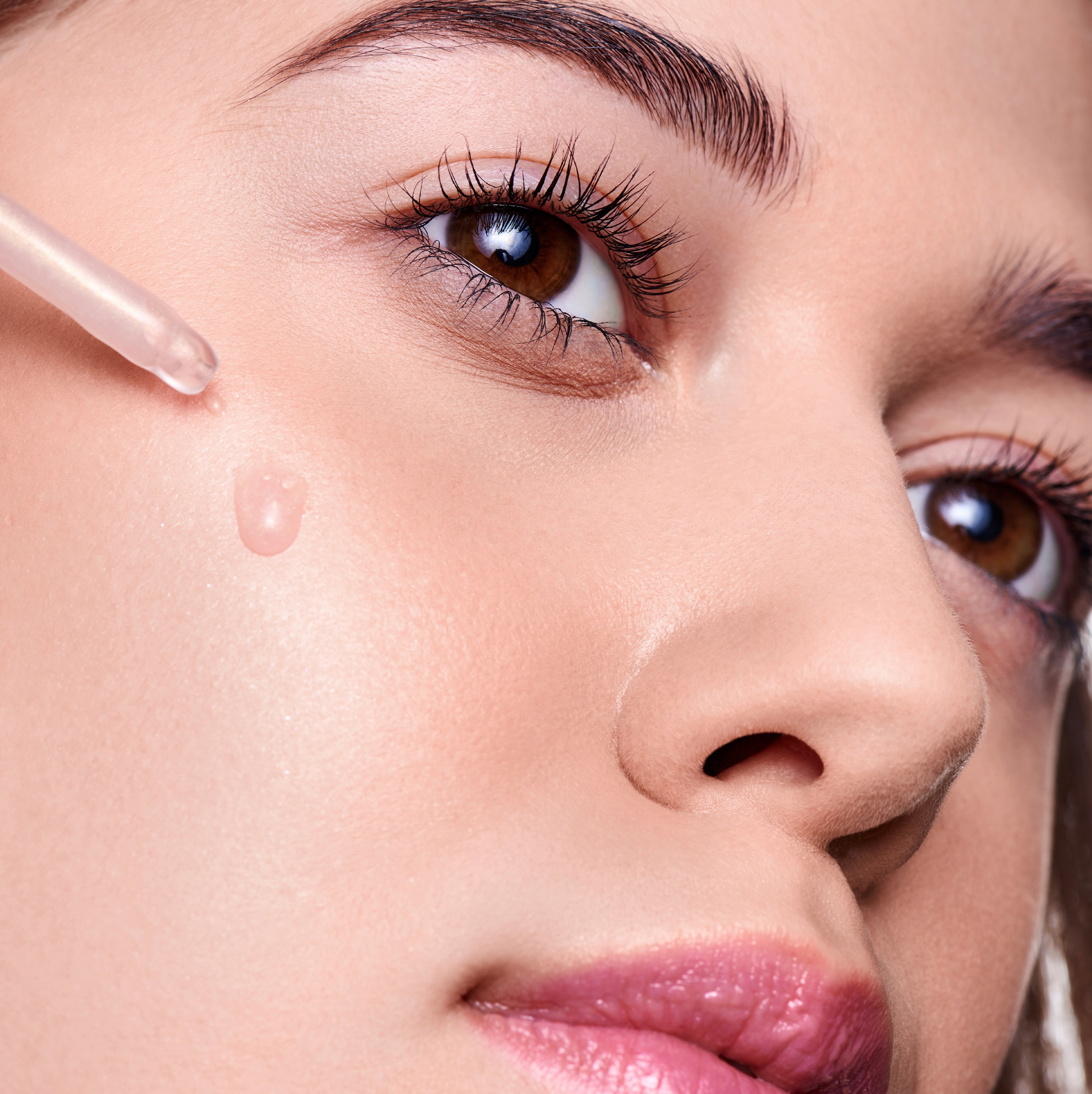 Addoony Start Right Serum by Addoony Beauty, a clear serum bottle with a pump dispenser on a white background.